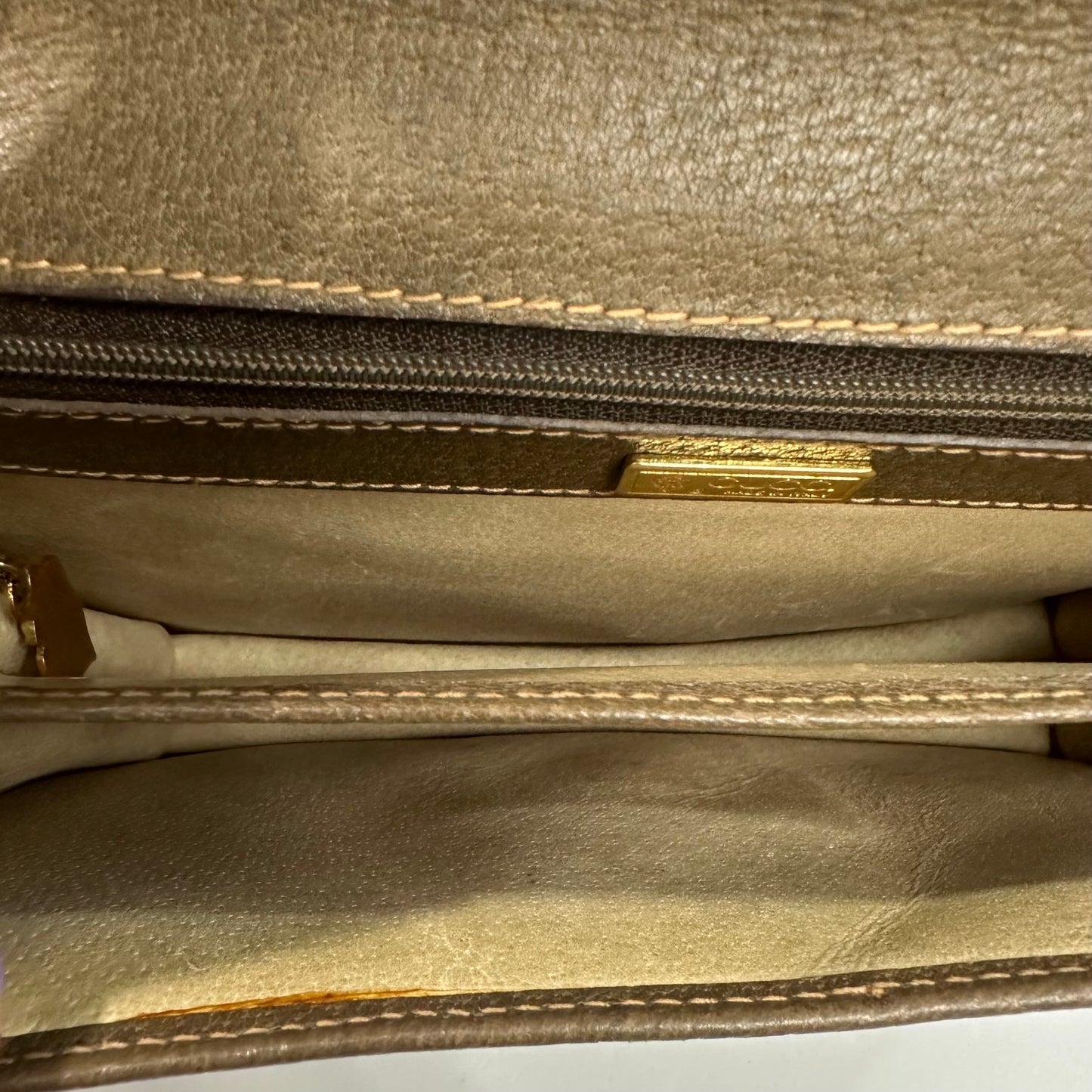 Vintage Gucci Leather Locking Envelope Clutch