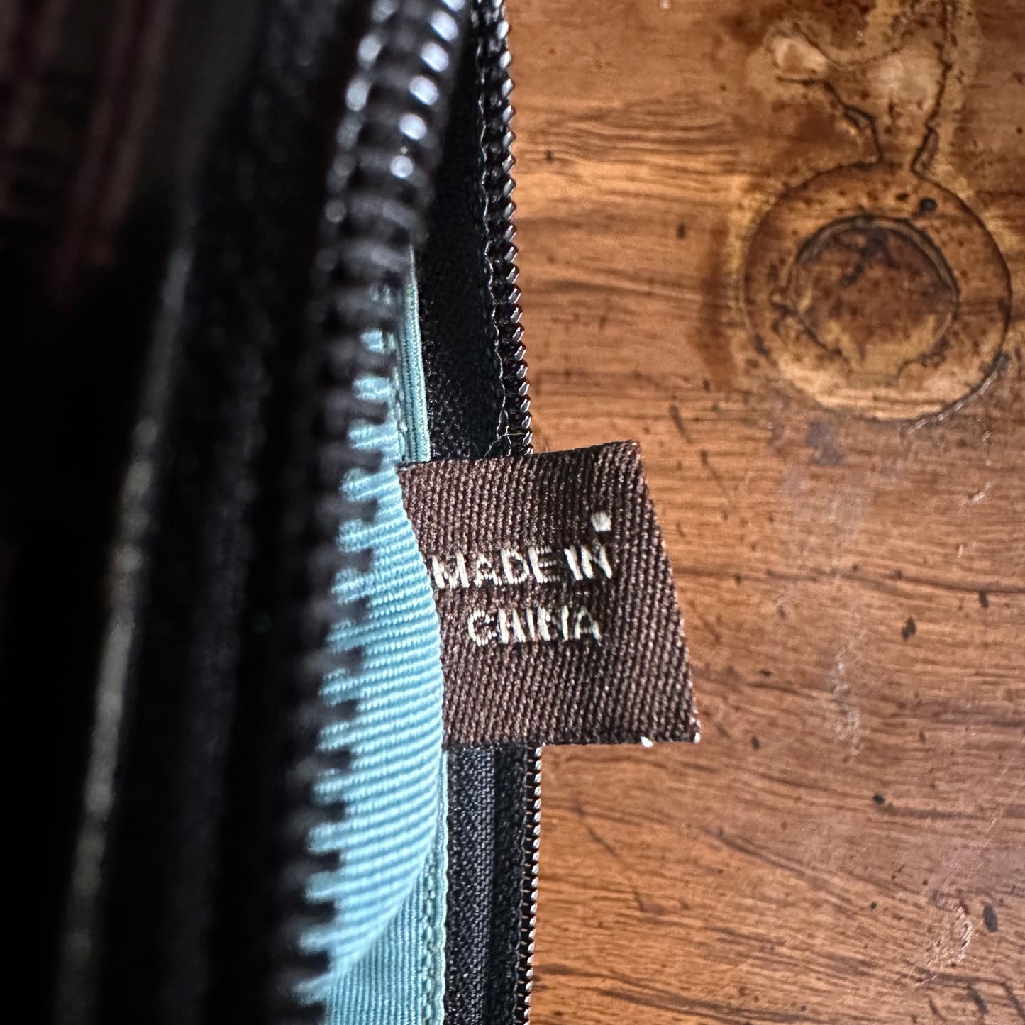 Vintage Coach F42833 Soho Pleated Black Patent Leather Swingpack Crossbody Bag