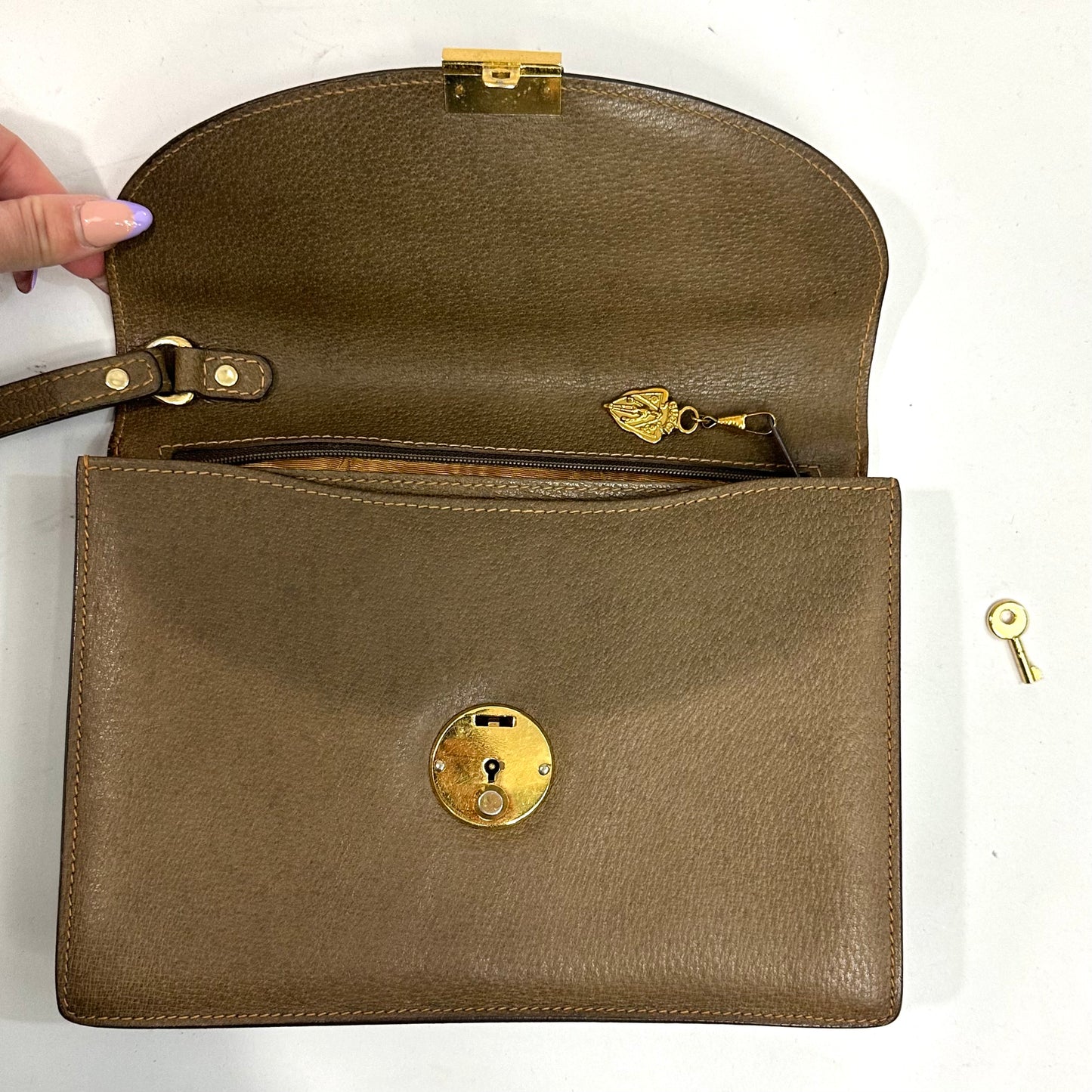 Vintage Gucci Leather Locking Envelope Clutch