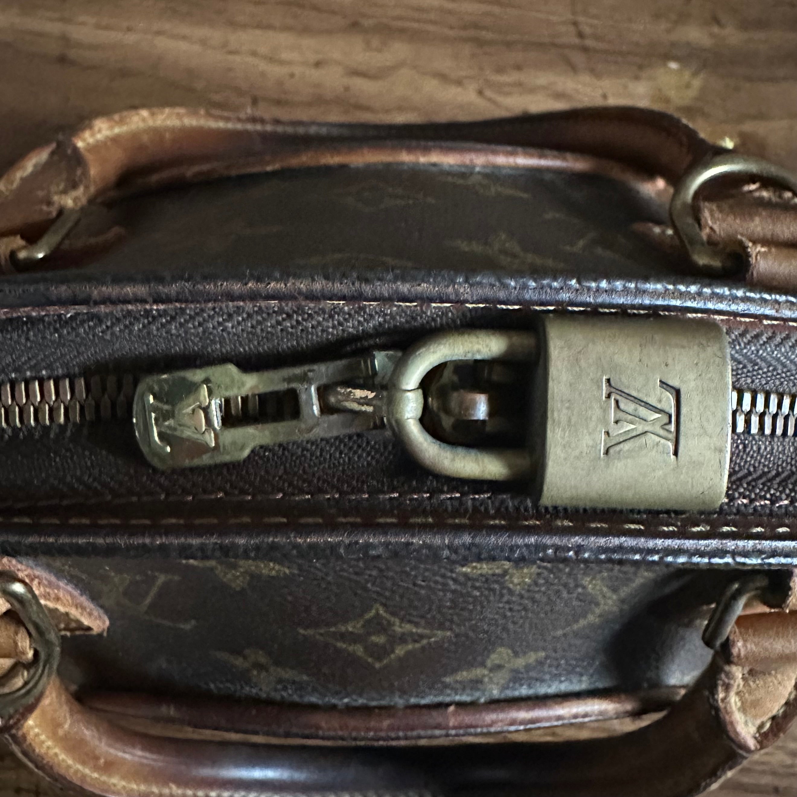 Vintage Louis Vuitton 1997 Monogram Ellipse PM Bag – 18th Street
