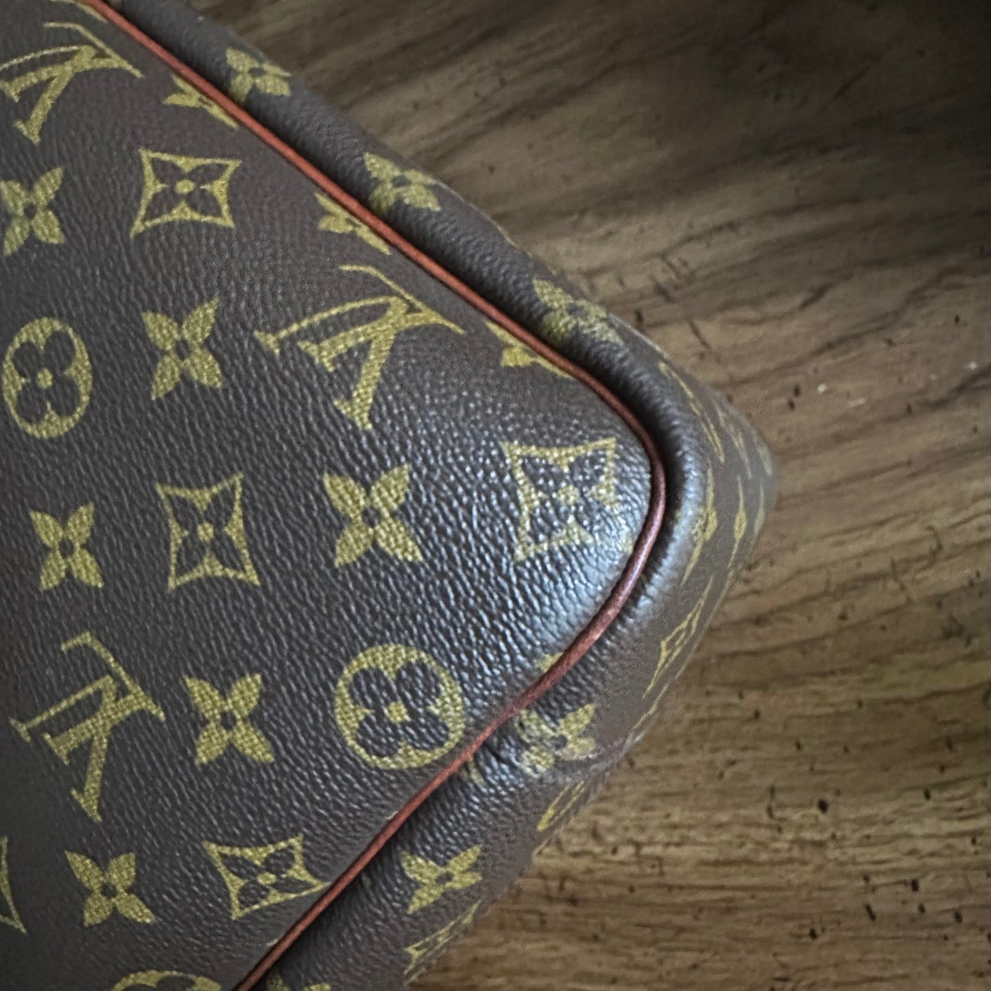 Vintage Louis Vuitton Deauville Bag