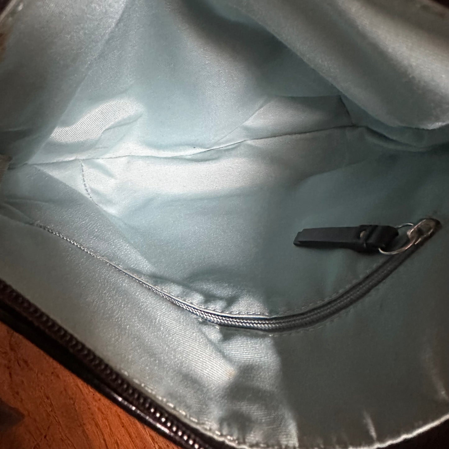 Vintage Coach F42833 Soho Pleated Black Patent Leather Swingpack Crossbody Bag