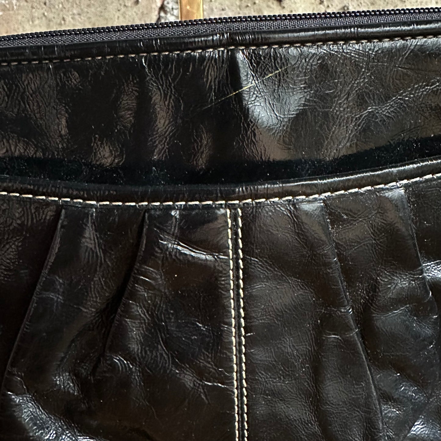 Vintage Coach F42833 Soho Pleated Black Patent Leather Swingpack Crossbody Bag