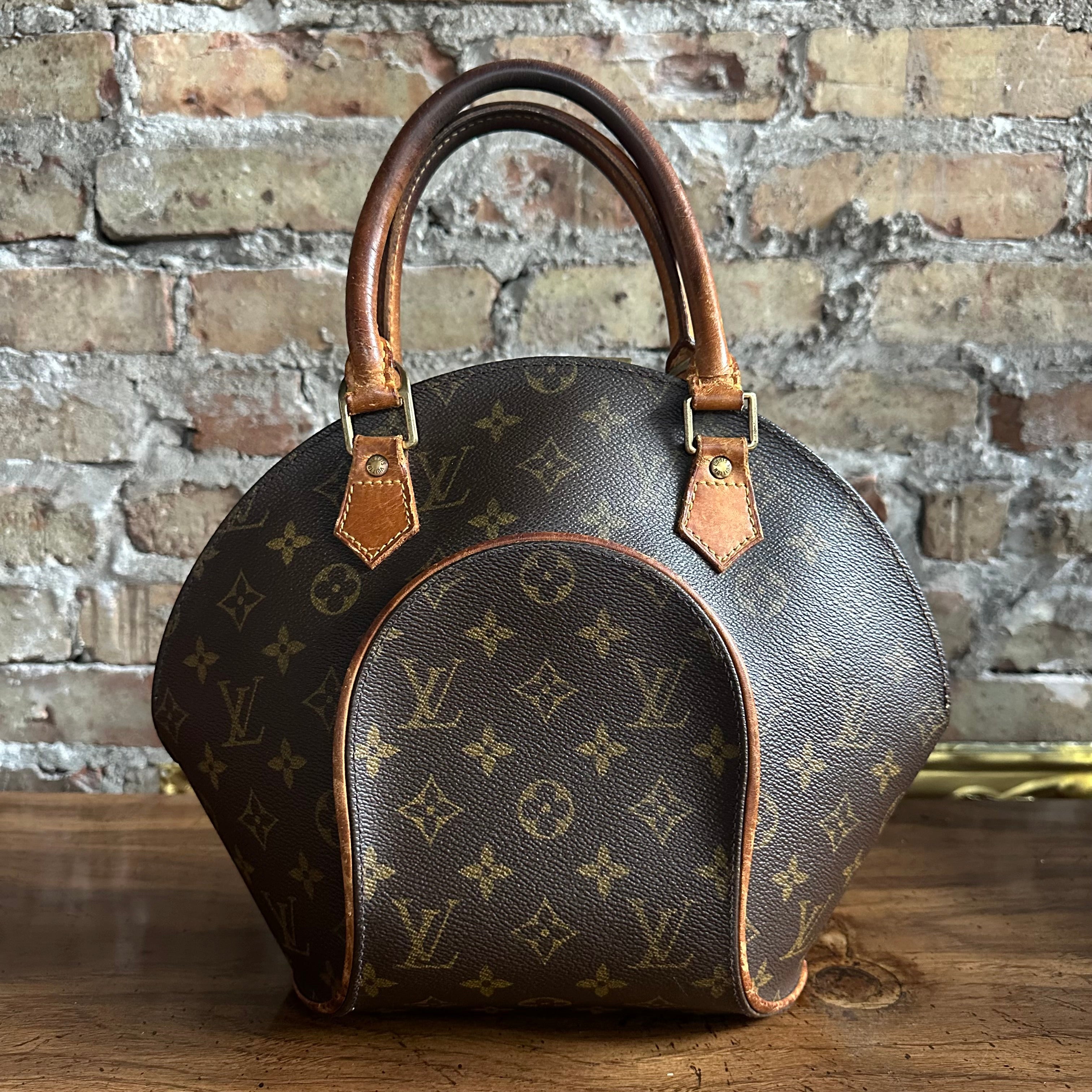 Louis Vuitton モノグラムエクリプス　サイズ9.5 Vintage Louis Vuitton 1997 Monogram Ellipse PM Bag – 18th Street