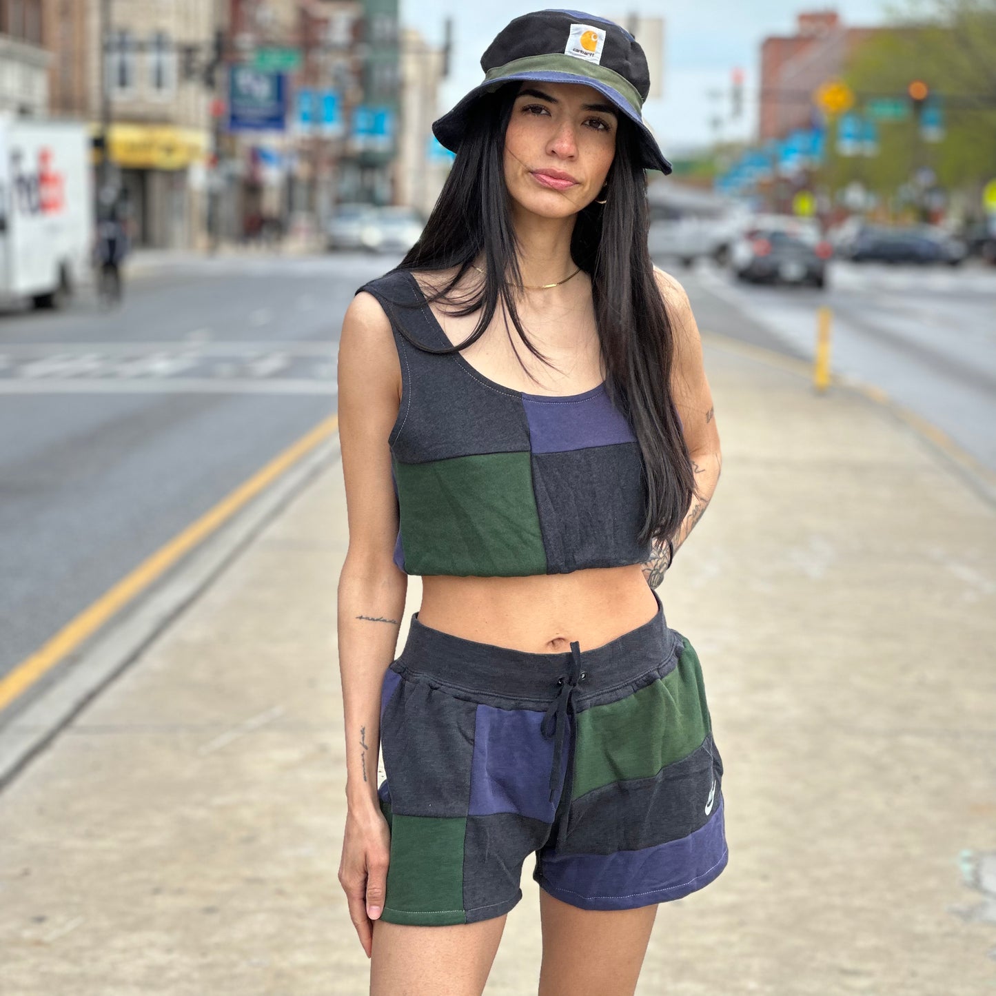 Nike crop top sales outfits